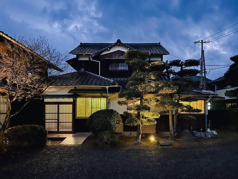 Ferienwohnung ひねもす101:宇野駅から車で5分 直島へ 最大8名様 古民家 Tamana Exterior foto